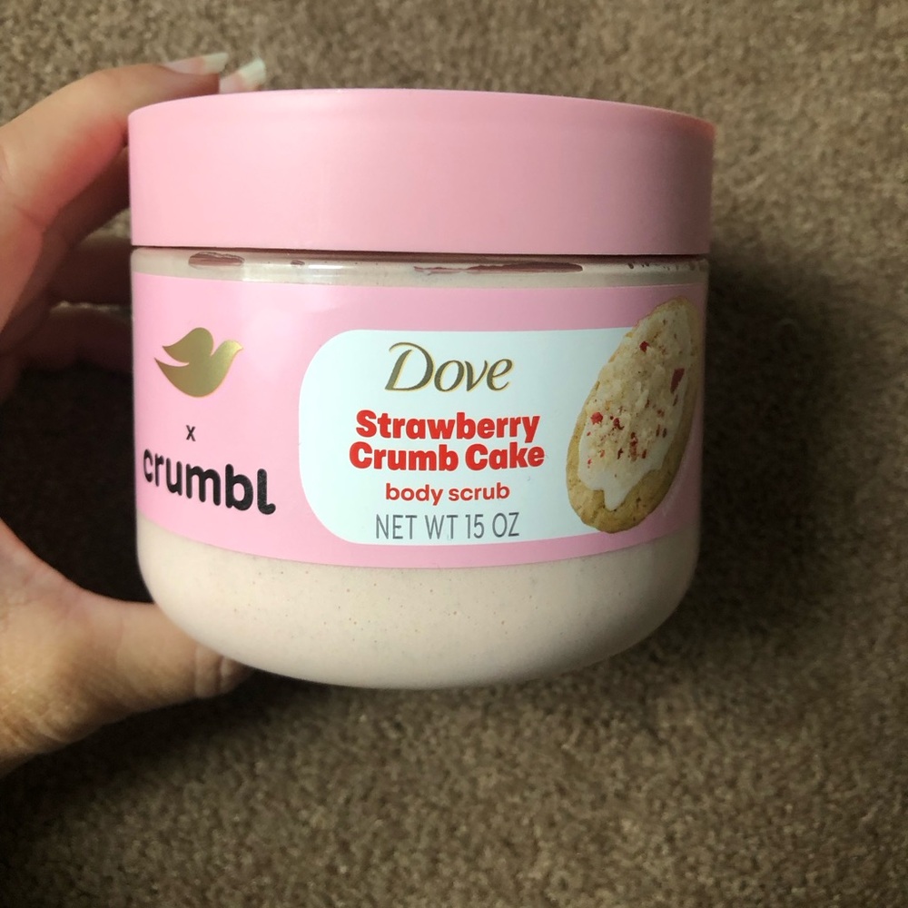Dove Strawberry Crumb Cake Pink Body Scrub